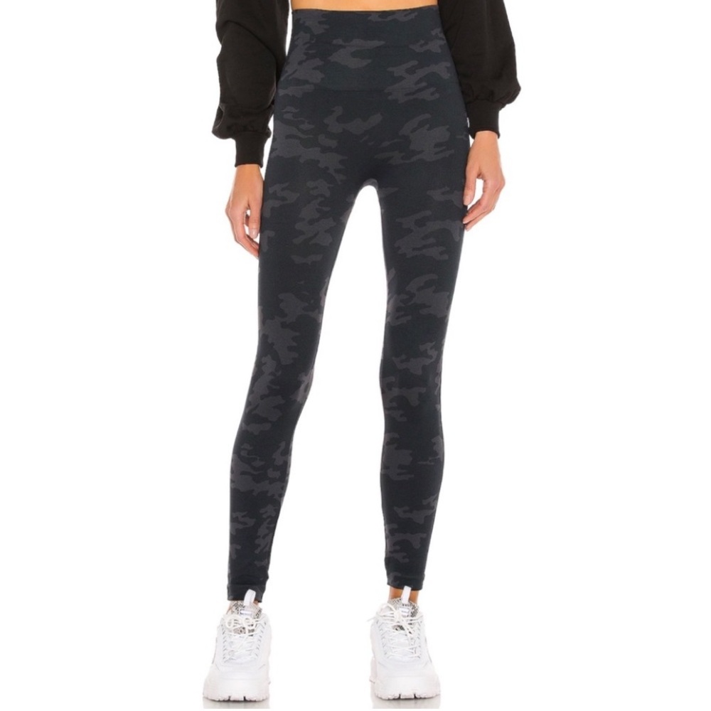 Spanx Camo Seamless Look At Me Now Leggings Size L.